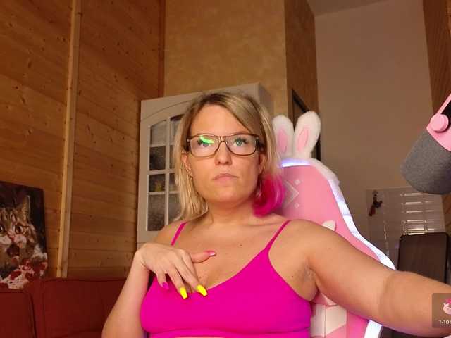 sweeteve050 live cam on BongaCams
