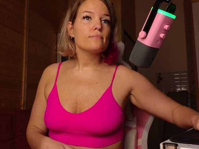 sweeteve050 live cam on BongaCams