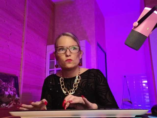 sweeteve050's BongaCams show and profile