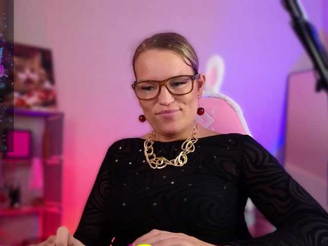 sweeteve050 live cam on BongaCams