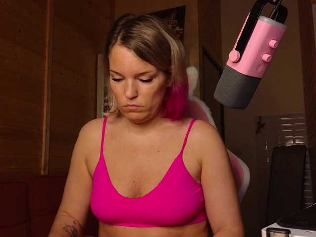 sweeteve050 live cam on BongaCams
