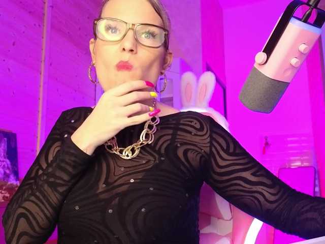 sweeteve050 live cam on BongaCams
