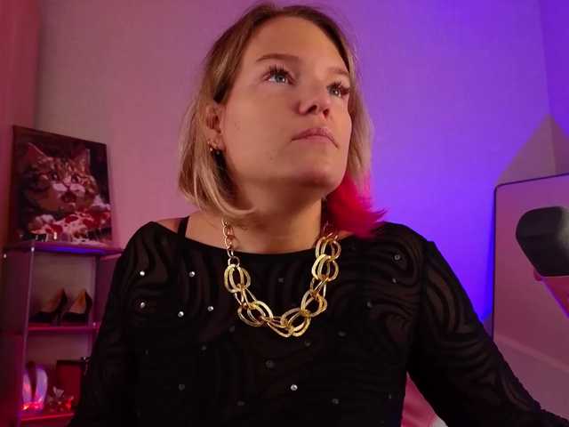sweeteve050 live cam on BongaCams