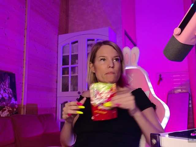 sweeteve050 live cam on BongaCams