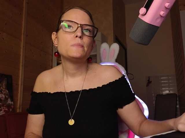 sweeteve050 live cam on BongaCams