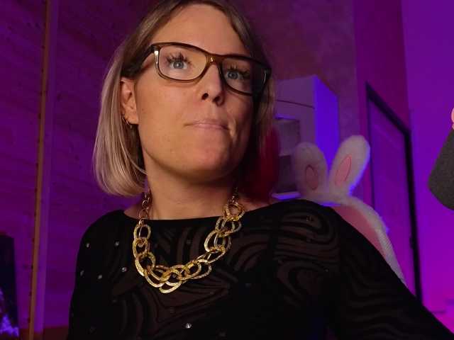 sweeteve050 live cam on BongaCams