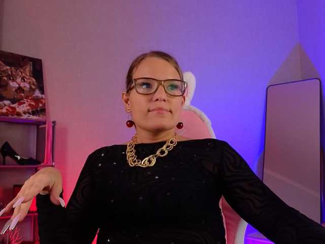 sweeteve050 live cam on BongaCams