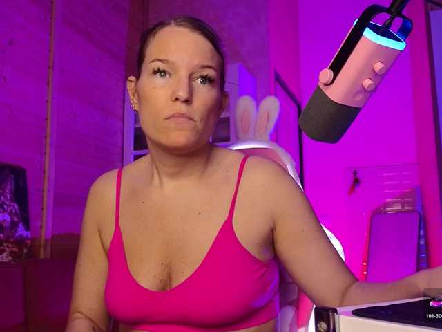 sweeteve050 live cam on BongaCams