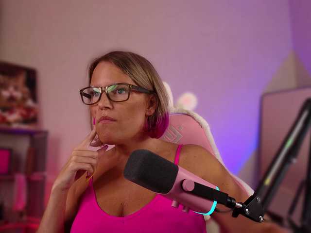 sweeteve050 live cam on BongaCams