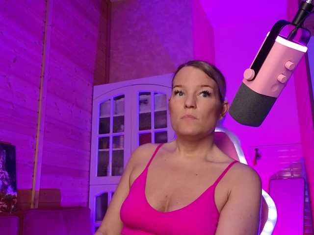 sweeteve050 live cam on BongaCams