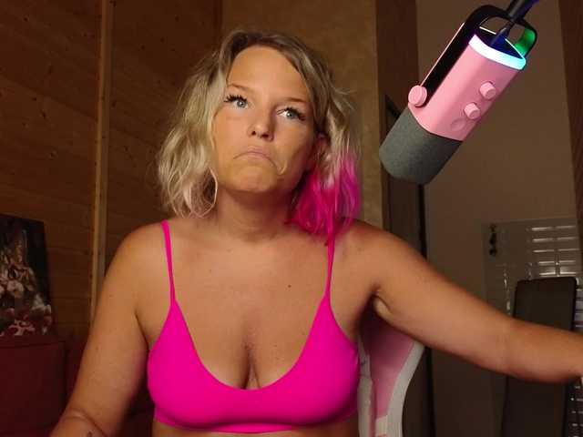 sweeteve050 live cam on BongaCams
