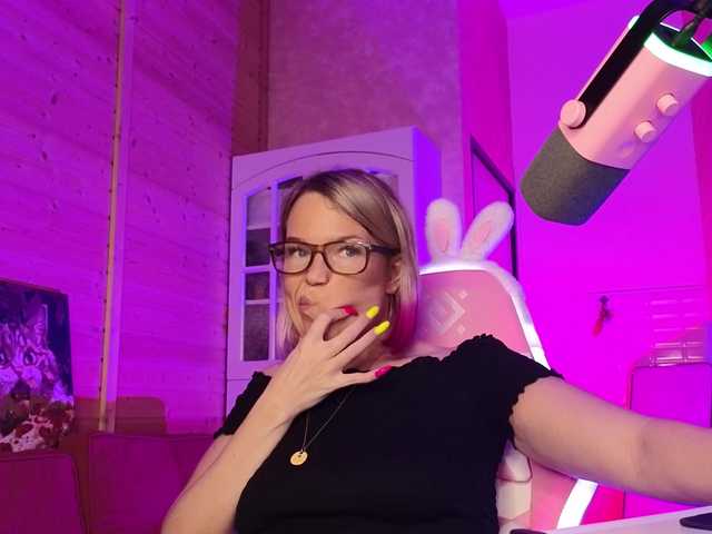 sweeteve050 live cam on BongaCams