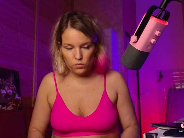 sweeteve050 live cam on BongaCams