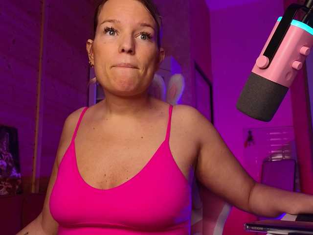 sweeteve050 live cam on BongaCams