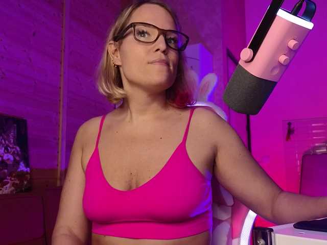 sweeteve050 live cam on BongaCams