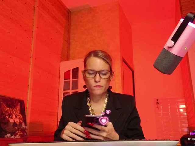 Findom_Lady_Shine webcam