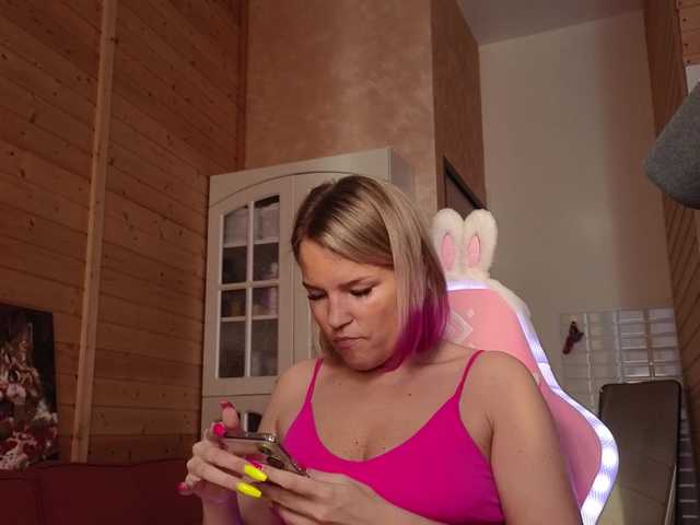 sweeteve050 live cam on BongaCams
