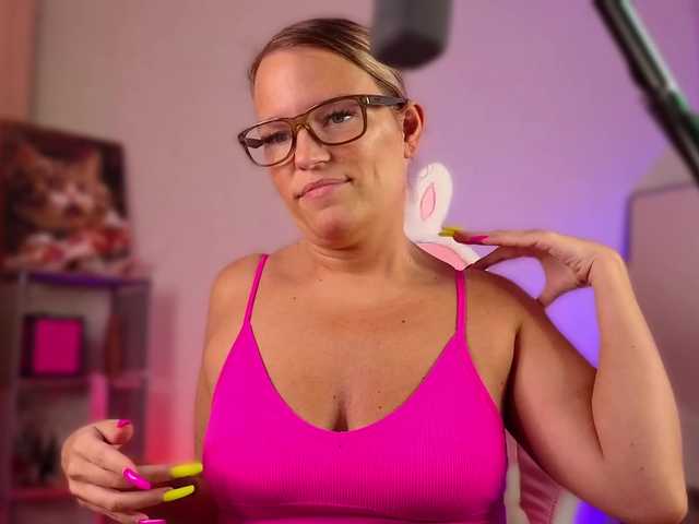 sweeteve050 live cam on BongaCams
