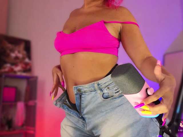 sweeteve050 live cam on BongaCams
