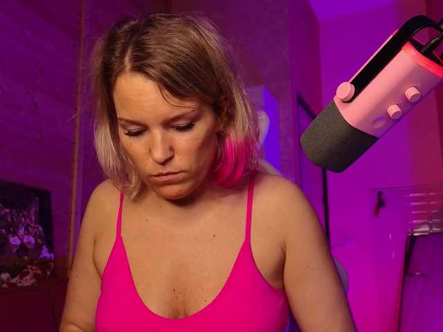 sweeteve050 live cam on BongaCams
