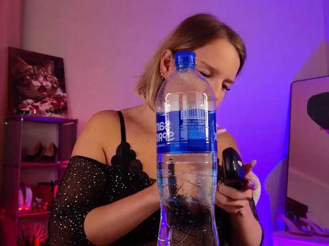 sweeteve050, live now on BongaCams