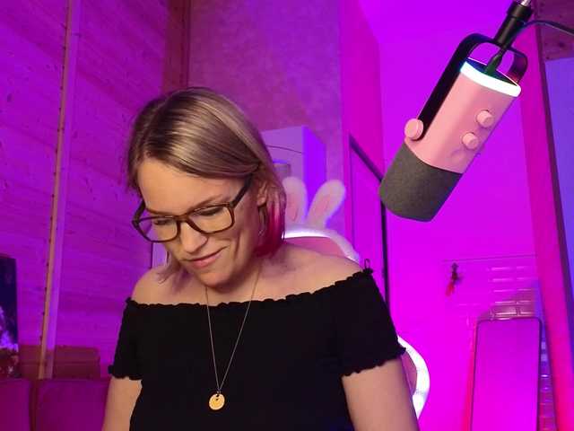 sweeteve050 live cam on BongaCams