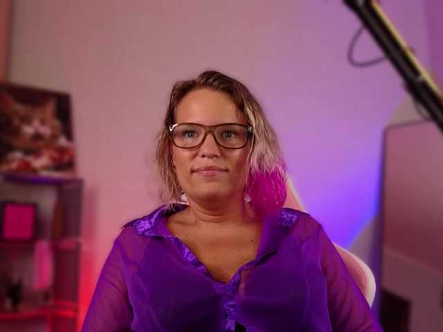 sweeteve050 live cam