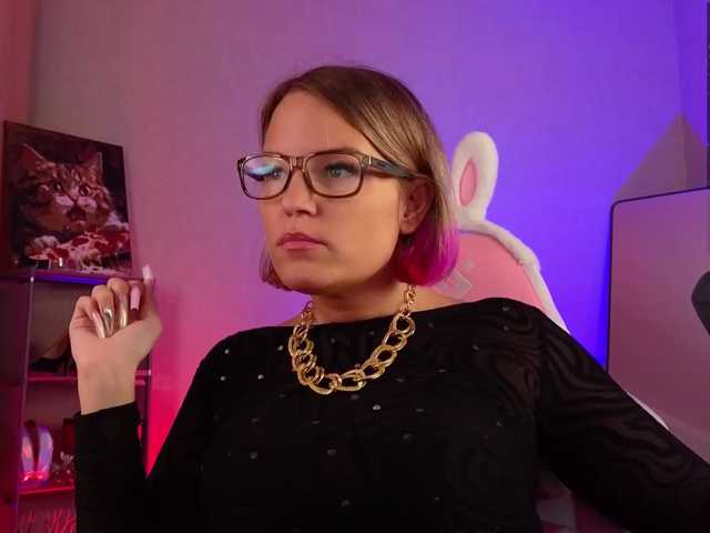 sweeteve050 live cam on BongaCams