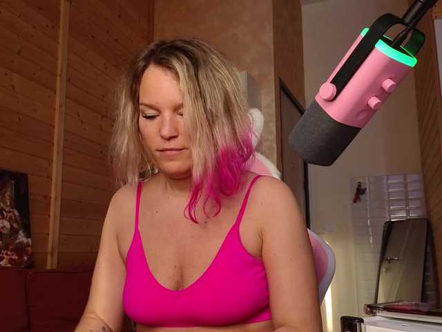sweeteve050 live cam on BongaCams
