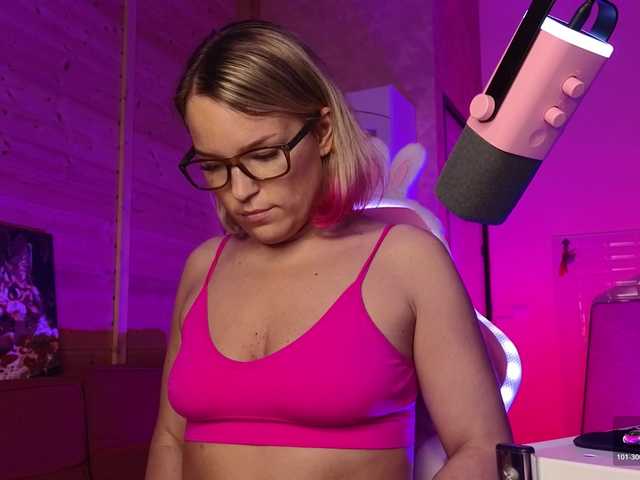 sweeteve050 live cam on BongaCams