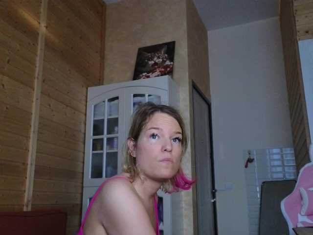 sweeteve050 live cam on BongaCams