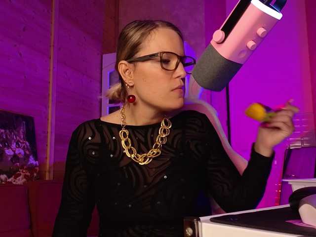 sweeteve050 live cam on BongaCams