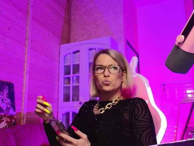 Findom_Lady_Shine