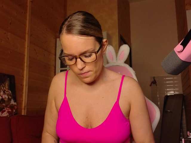 sweeteve050 live cam on BongaCams