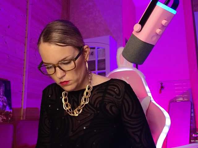 sweeteve050 live cam on BongaCams