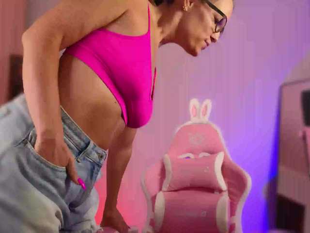sweeteve050 live cam on BongaCams