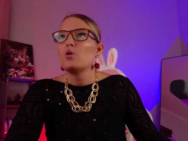 sweeteve050 live cam on BongaCams