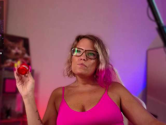sweeteve050 live cam on BongaCams