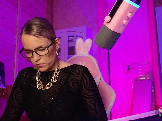 sweeteve050 live cam on BongaCams