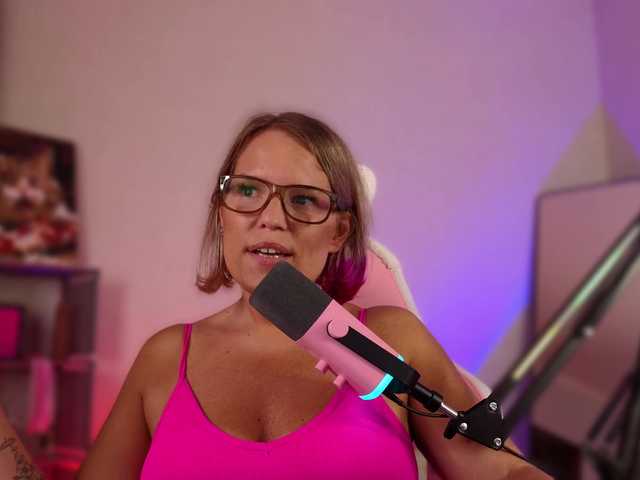 sweeteve050 live cam on BongaCams