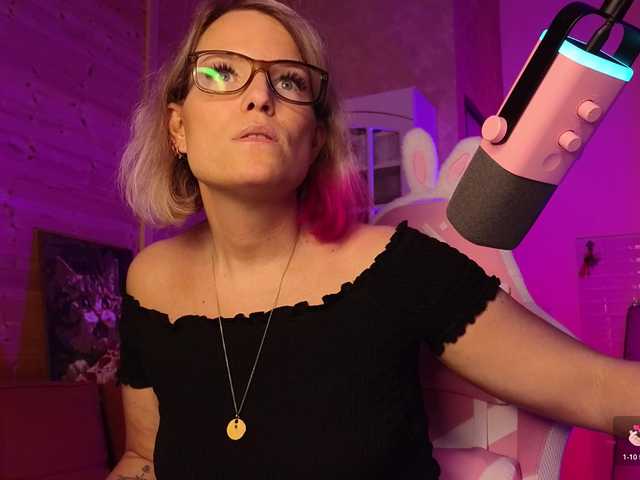 sweeteve050 live cam on BongaCams