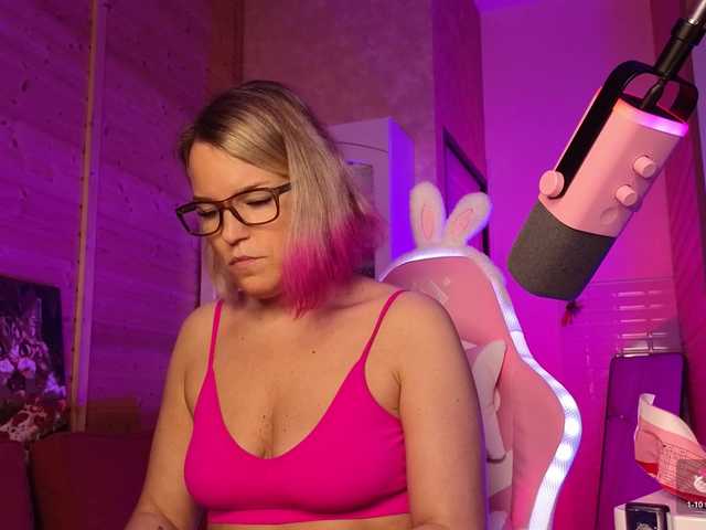 sweeteve050 live cam on BongaCams