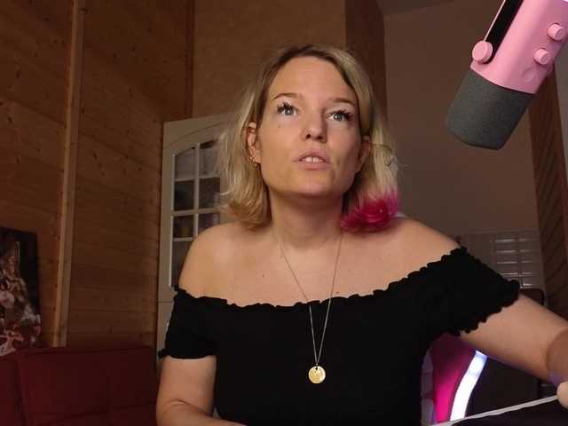 sweeteve050 live cam on BongaCams