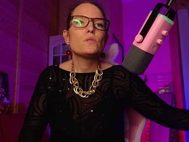 sweeteve050 live cam on BongaCams
