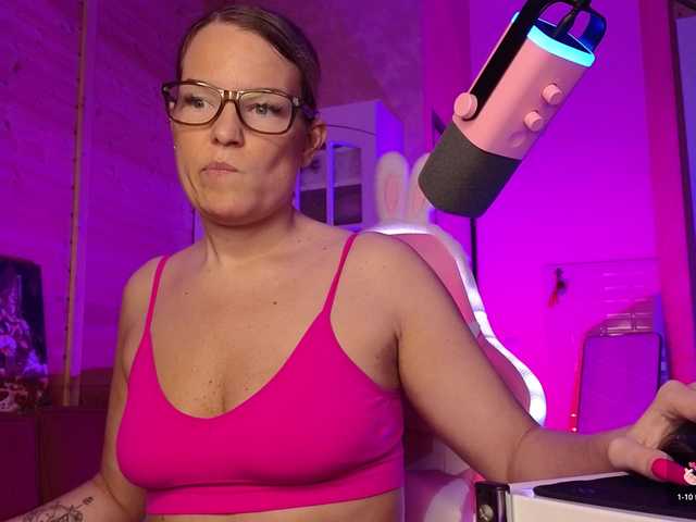 sweeteve050 live cam on BongaCams