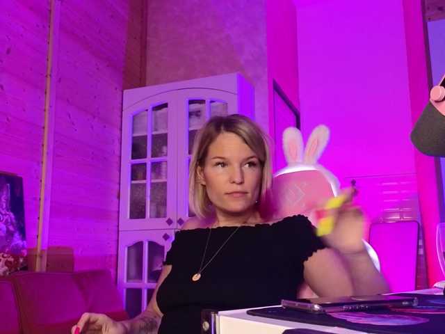 sweeteve050 live cam on BongaCams