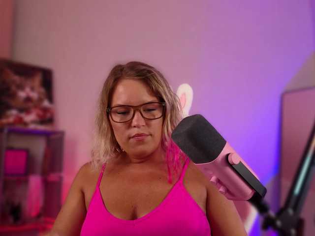 sweeteve050 live cam on BongaCams