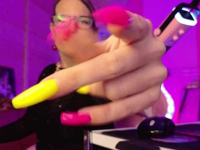 Findom_Lady_Shine webcam