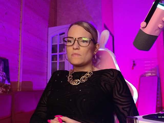 sweeteve050 live cam on BongaCams