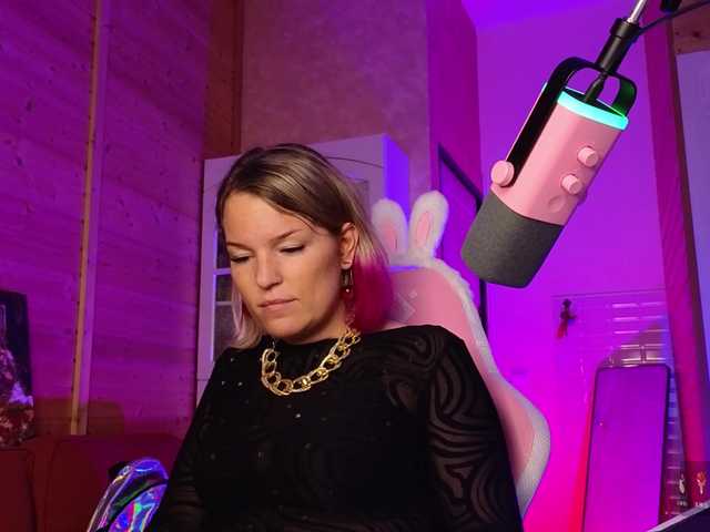 sweeteve050 live cam on BongaCams